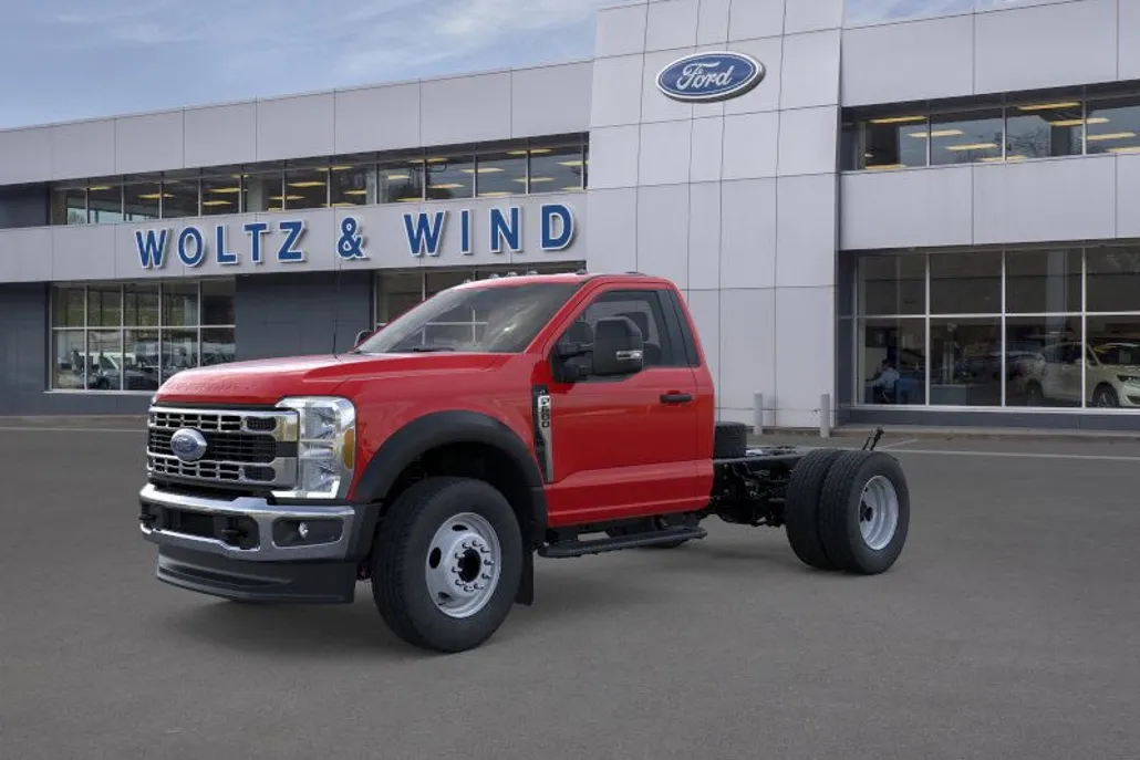 2025 Ford F-600 photo 1