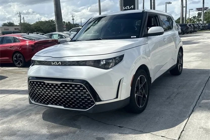 2023 Kia Soul EX photo 1