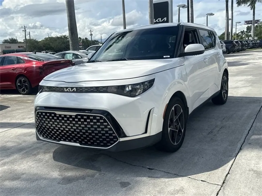 2023 Kia Soul EX photo 1