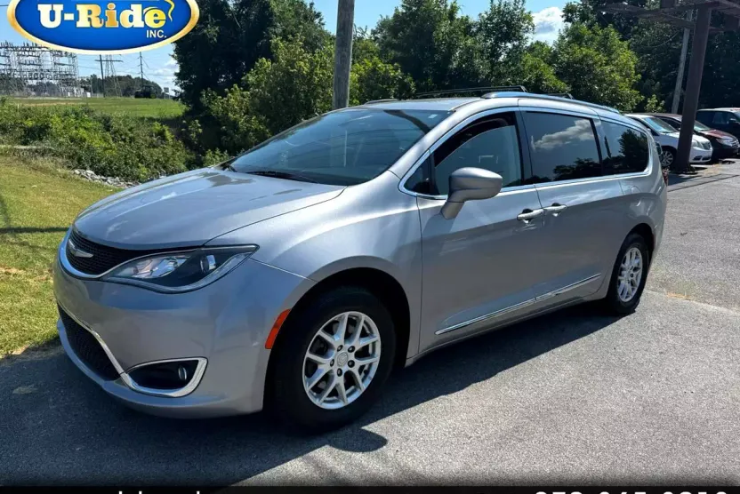 2020 Chrysler Pacifica Touring L photo 1