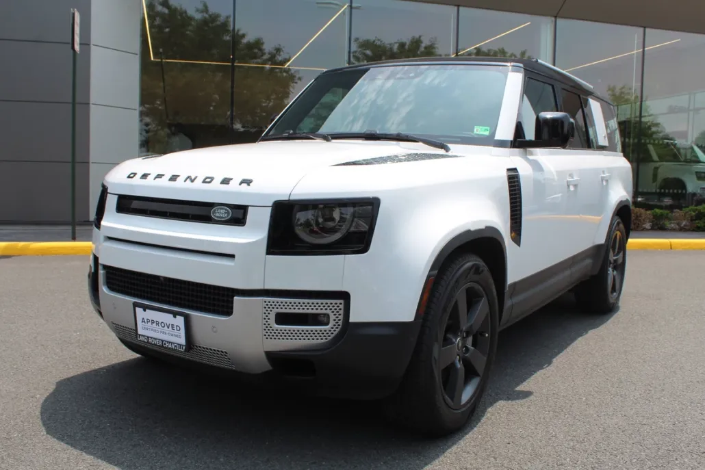 2024 Land Rover Defender S photo 1