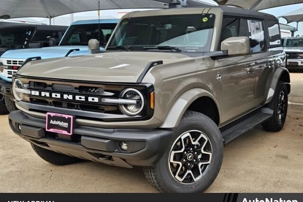 2025 Ford Bronco Outer Banks photo 1