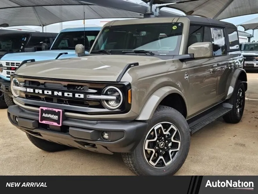 2025 Ford Bronco Outer Banks photo 1
