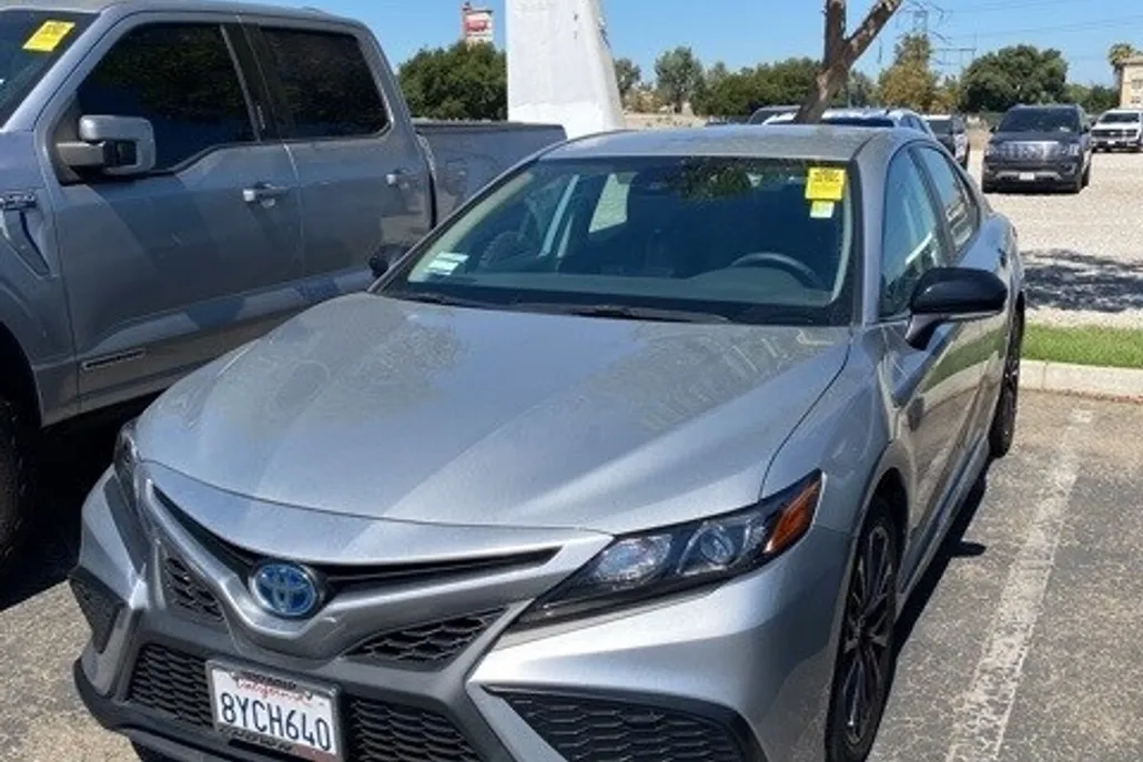 2022 Toyota Camry Hybrid photo 1