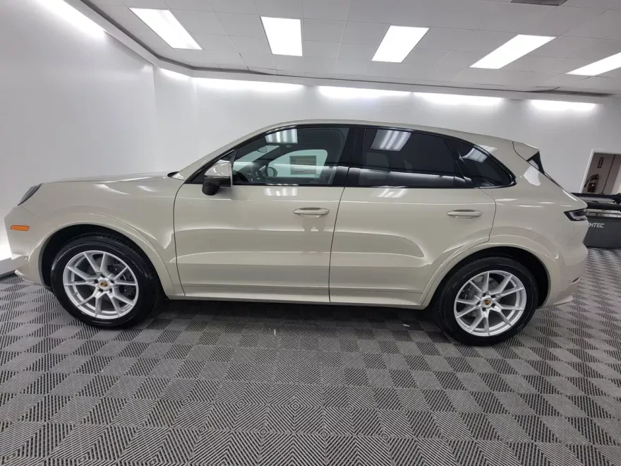 2026 Porsche Cayenne photo 1