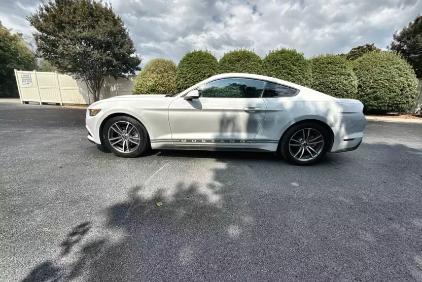 2016 Ford Mustang EcoBoost photo 1