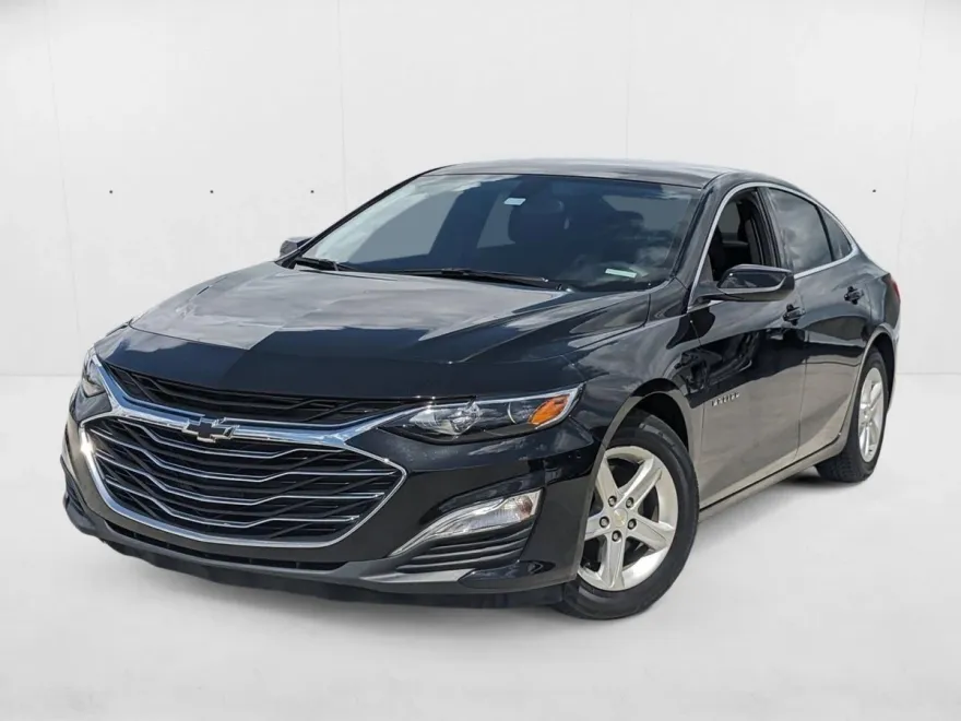 2021 Chevrolet Malibu LS photo 1