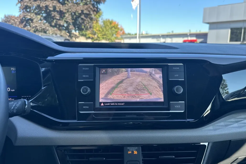 2022 Volkswagen Taos S photo 1