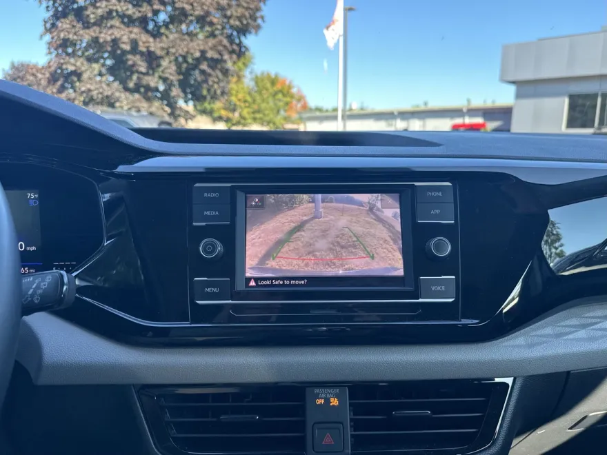 2022 Volkswagen Taos S photo 1