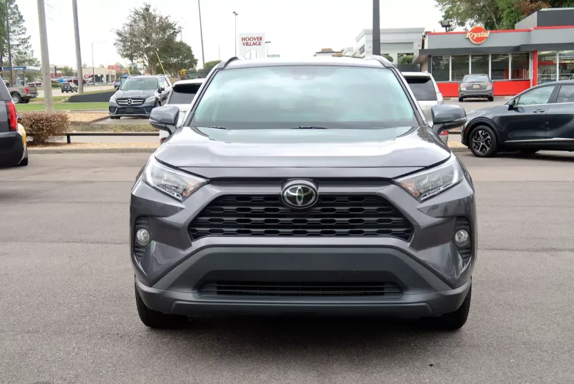 2021 Toyota RAV4 XLE photo 1