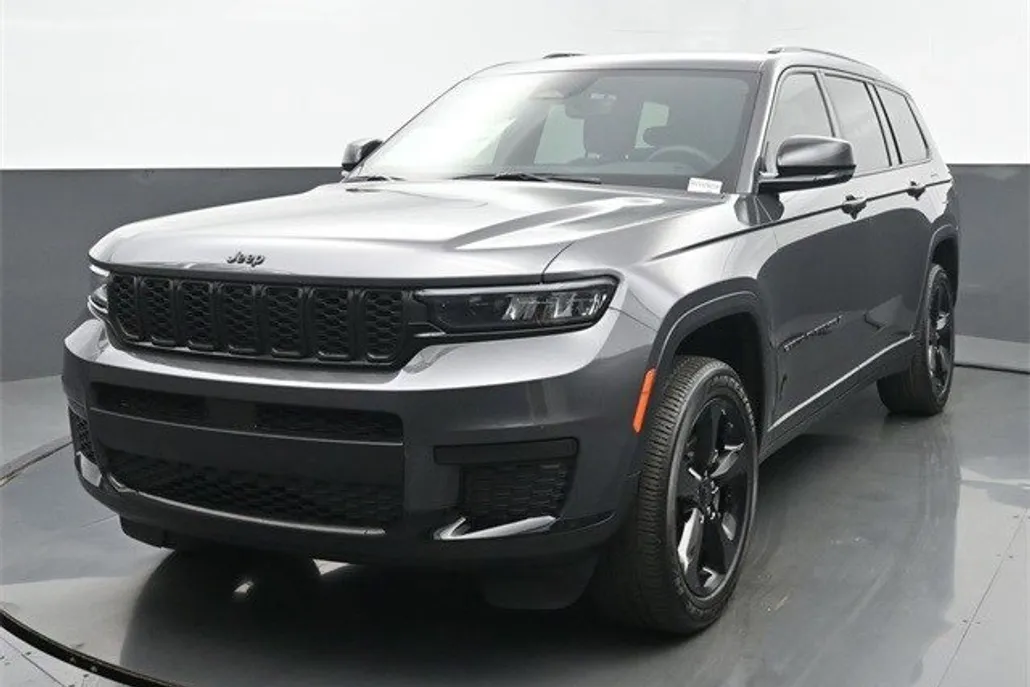 2023 Jeep Grand Cherokee Altitude photo 1
