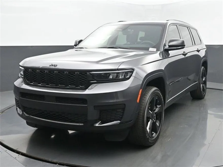 2023 Jeep Grand Cherokee Altitude photo 1