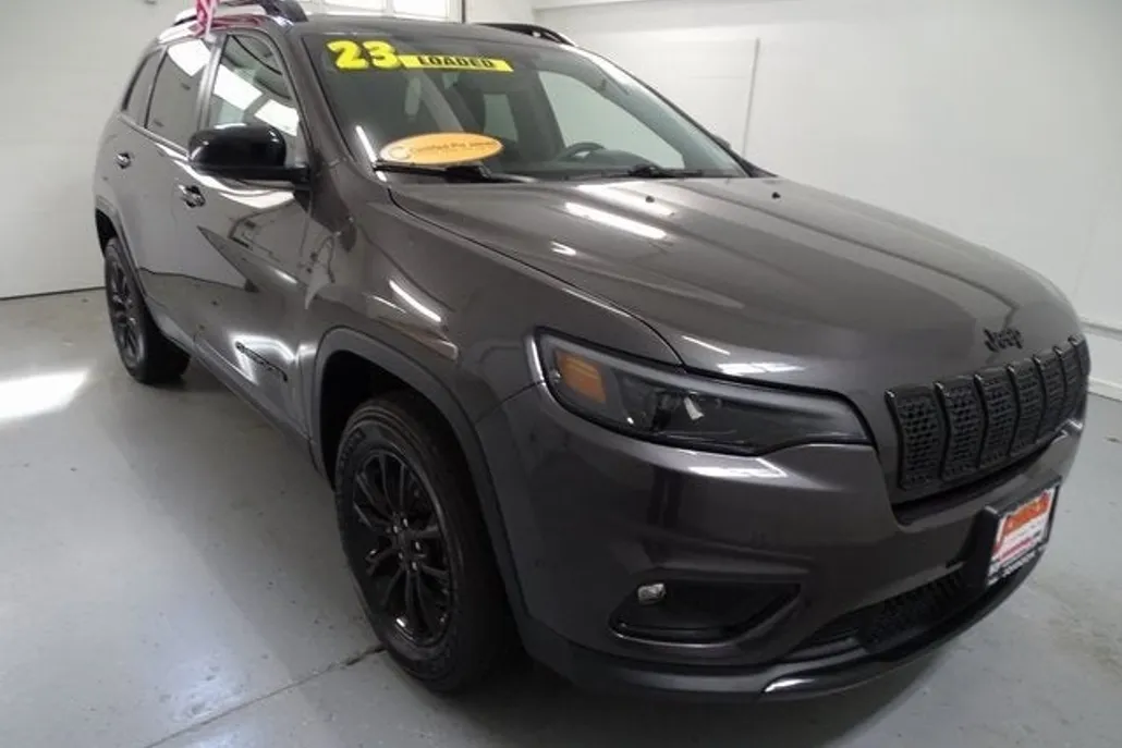 2023 Jeep Cherokee Altitude photo 1