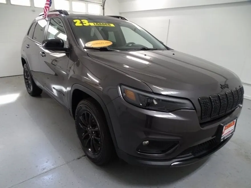 2023 Jeep Cherokee Altitude photo 1