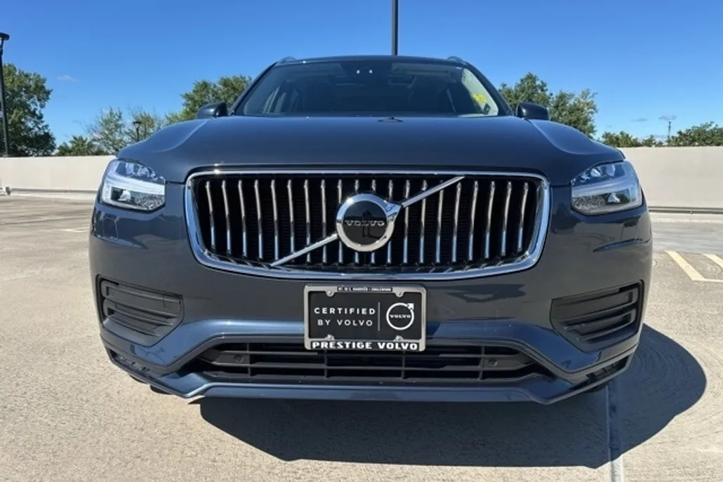 2022 Volvo XC90 T5 AWD Momentum photo 1