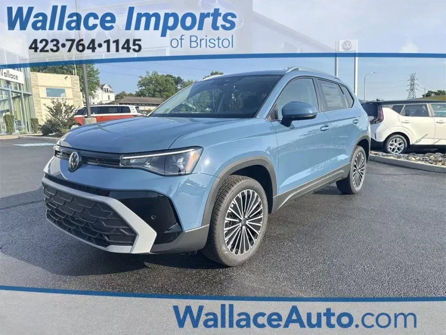 2025 Volkswagen Taos SE photo 1