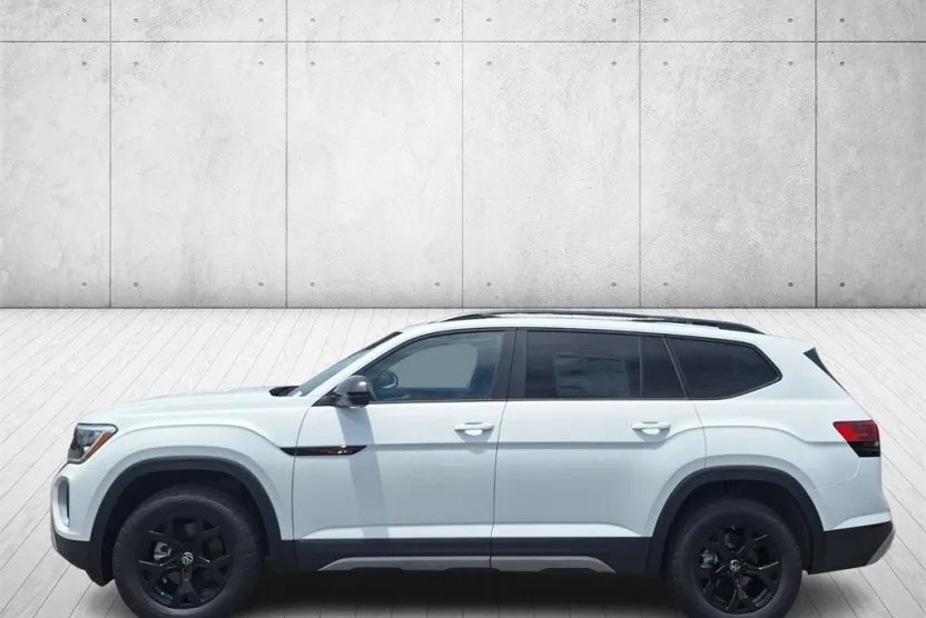 2025 Volkswagen Atlas SE Technology Peak Edition photo 1