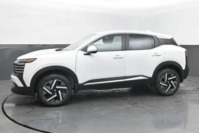 2025 Nissan Kicks SV photo 1