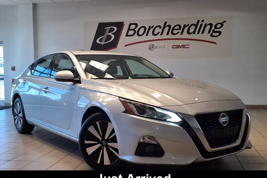 2019 Nissan Altima 2.5 SV photo 1