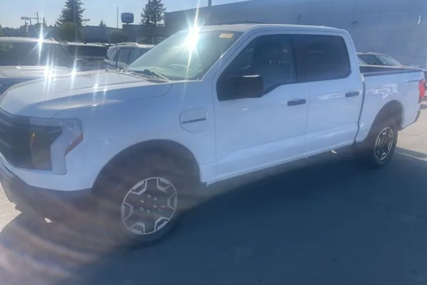 2022 Ford F-150 Lightning photo 1