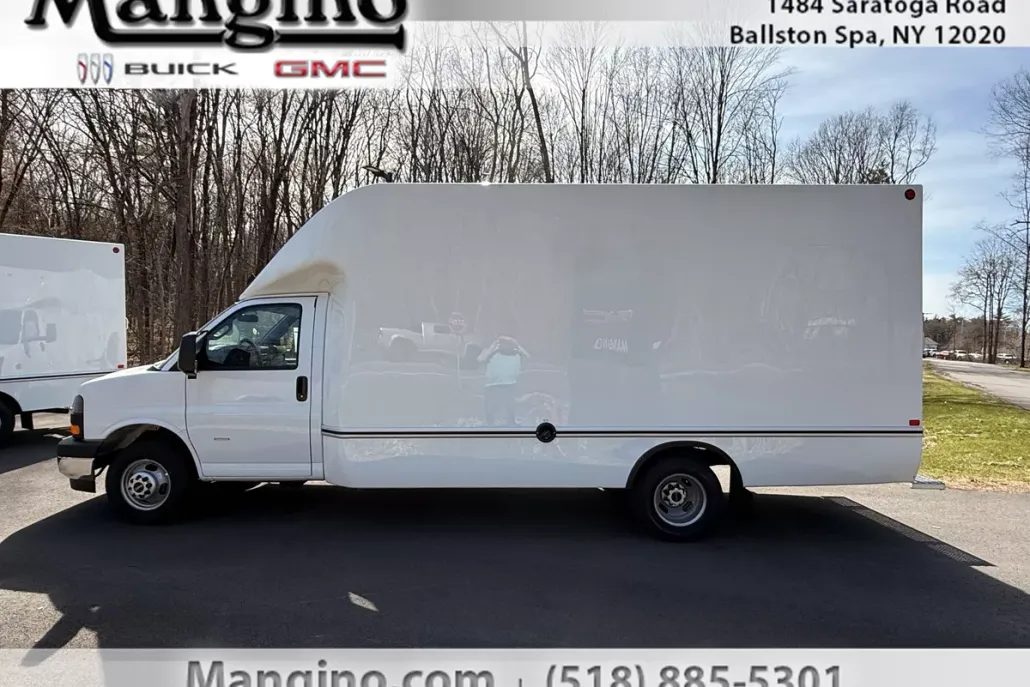 2025 Gmc Savana Cutaway 3500 photo 1