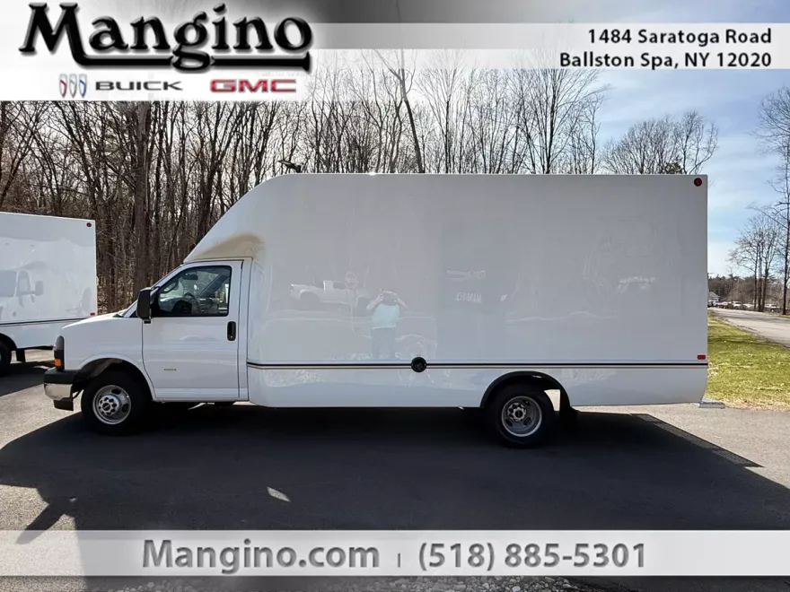 2025 Gmc Savana Cutaway 3500 photo 1