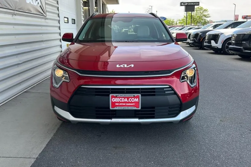 2025 Kia Niro EX photo 1