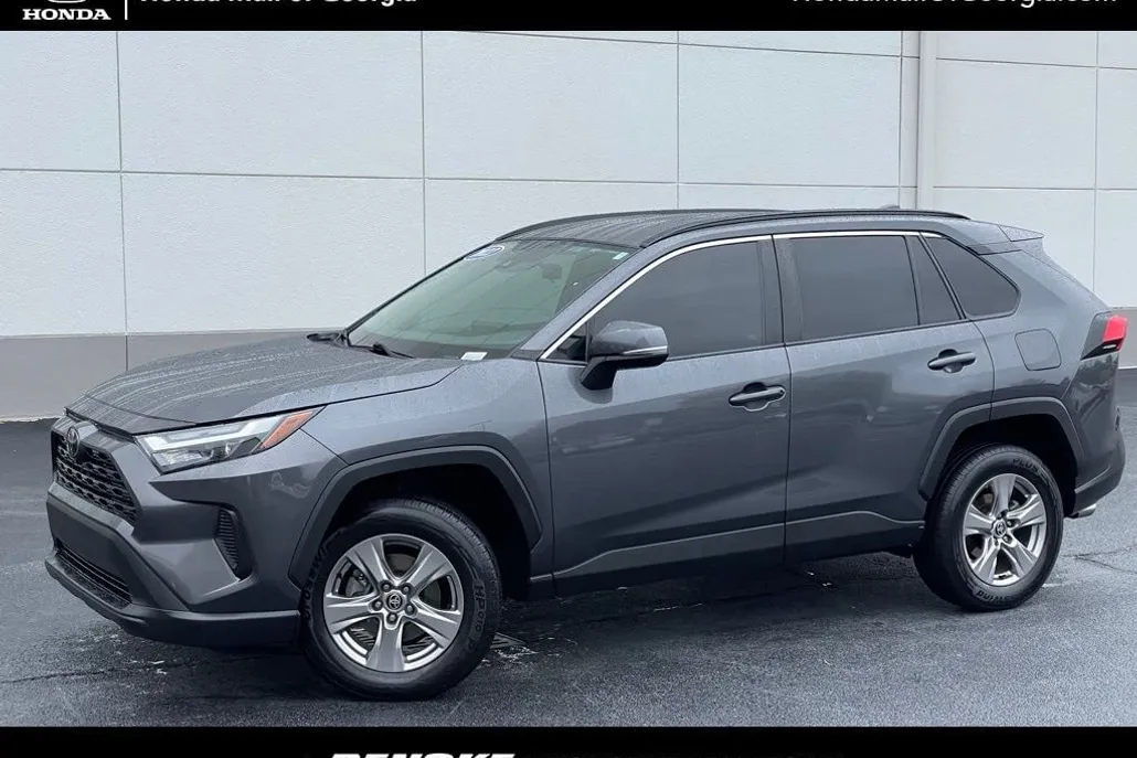 2022 Toyota RAV4 XLE photo 1