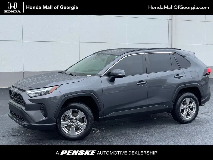 2022 Toyota RAV4 XLE photo 1