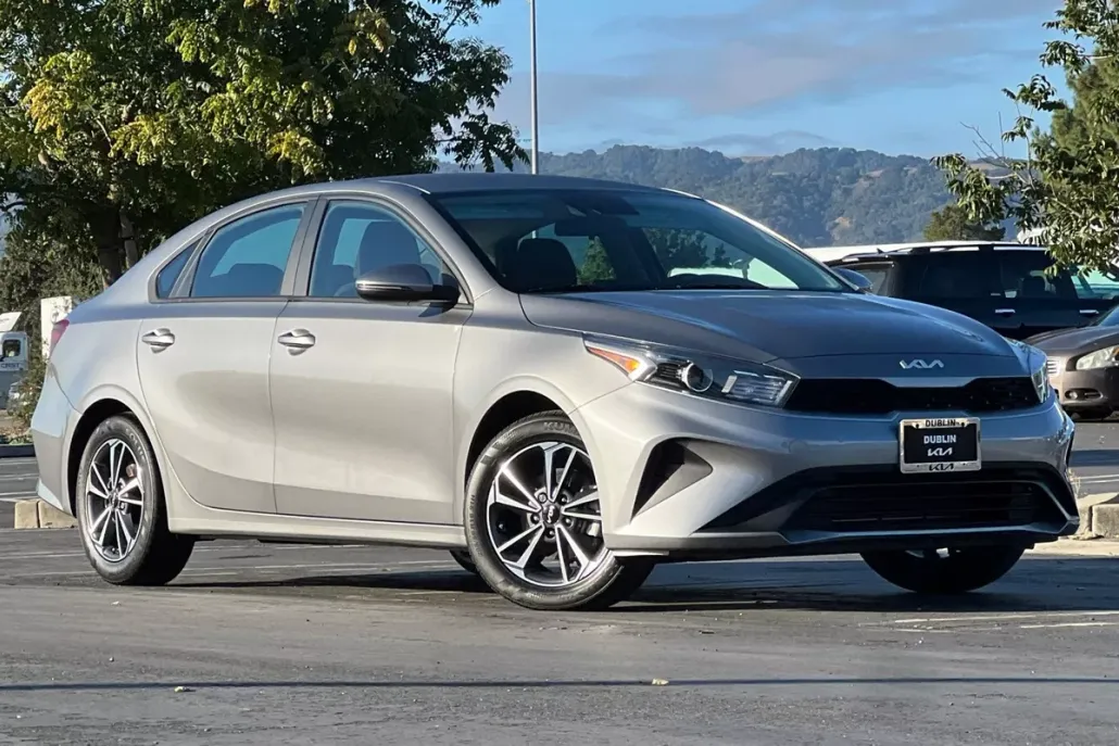 2023 Kia Forte LXS photo 1