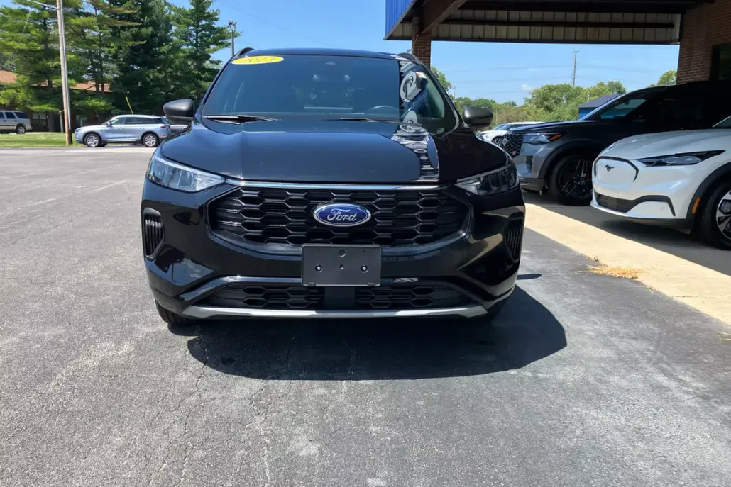 2023 Ford Escape ST-Line photo 1