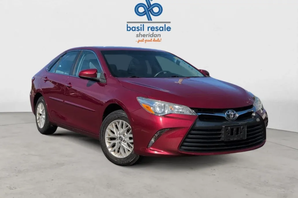2017 Toyota Camry LE photo 1