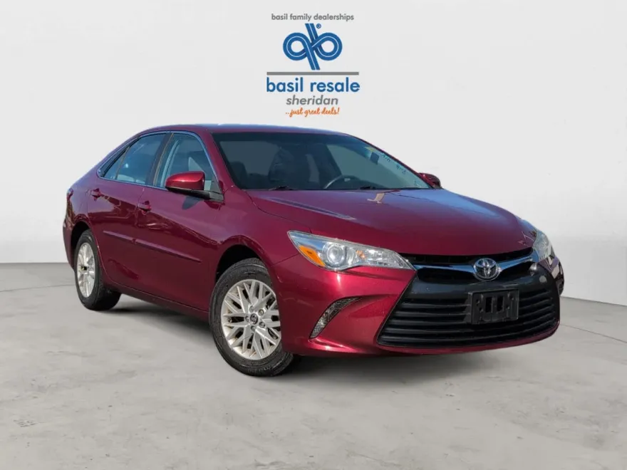 2017 Toyota Camry LE photo 1