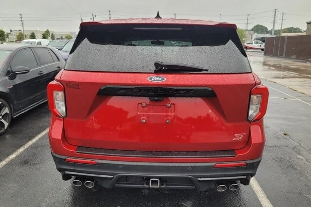 2022 Ford Explorer ST photo 1