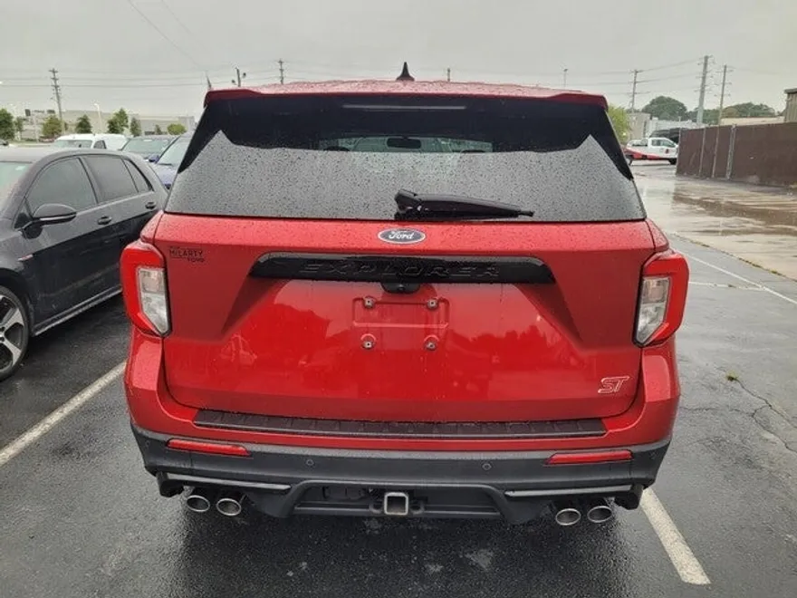 2022 Ford Explorer ST photo 1