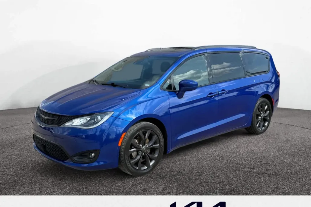 2019 Chrysler Pacifica Touring Plus photo 1