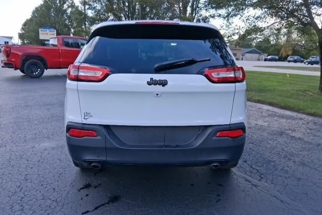 2014 Jeep Cherokee Altitude photo 1
