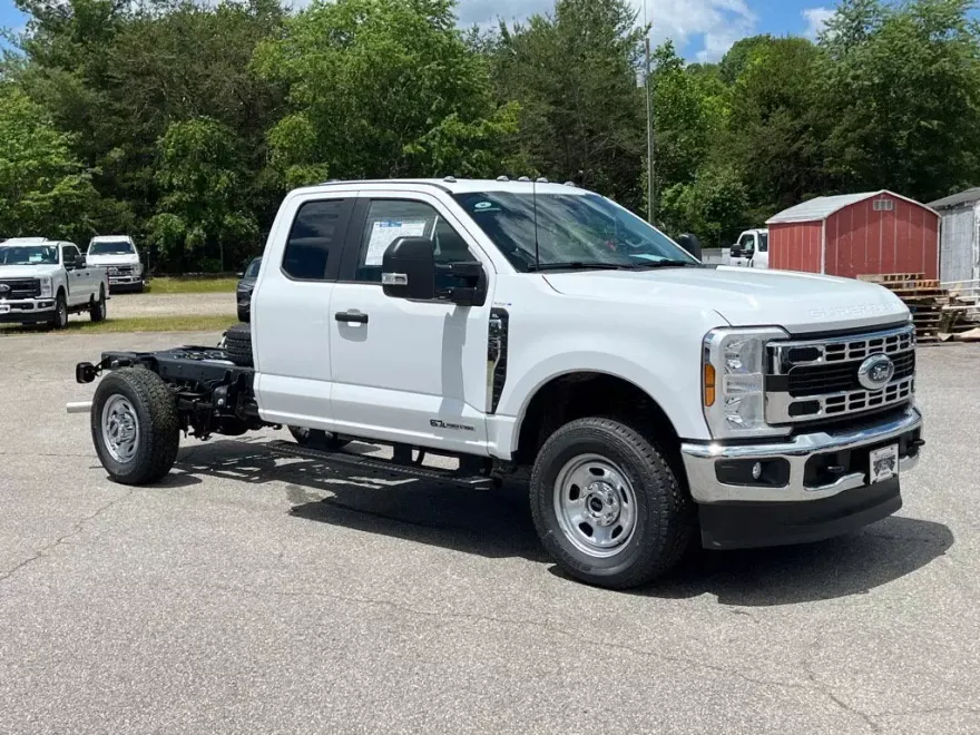 2025 Ford F-350 XL photo 1