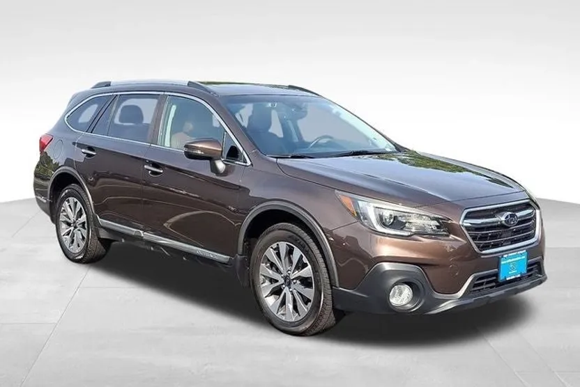2019 Subaru Outback 3.6R Touring photo 1
