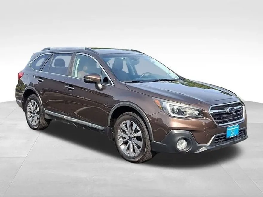 2019 Subaru Outback 3.6R Touring photo 1