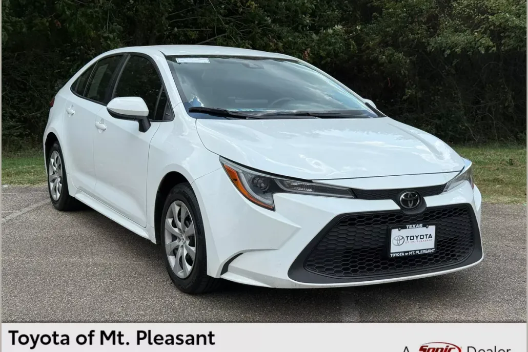 2022 Toyota Corolla LE photo 1