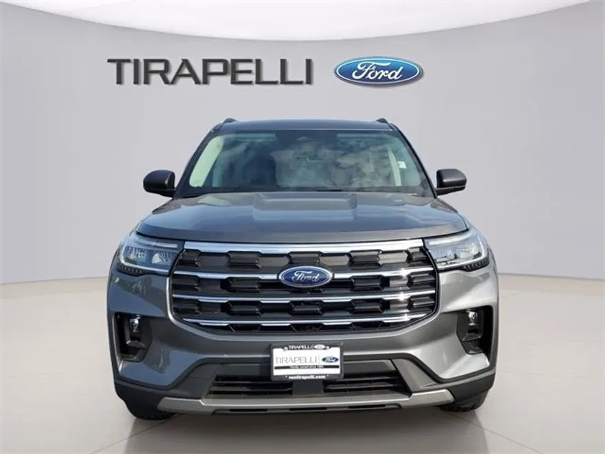 2025 Ford Explorer photo 1