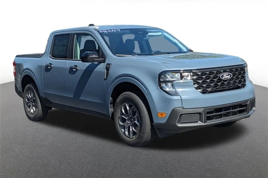 2025 Ford Maverick XLT photo 1