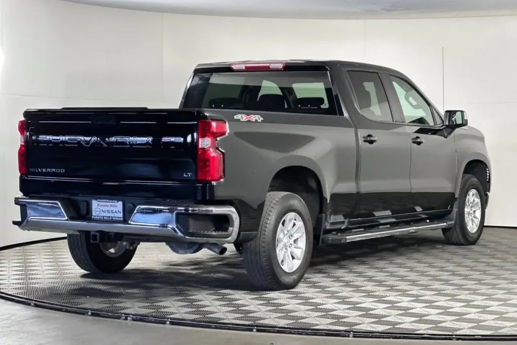 2024 Chevrolet Silverado 1500 LT photo 1