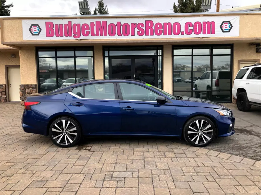 2019 Nissan Altima SR photo 1
