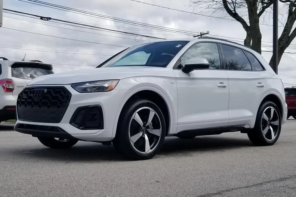 2022 Audi Q5 S line Premium Plus photo 1