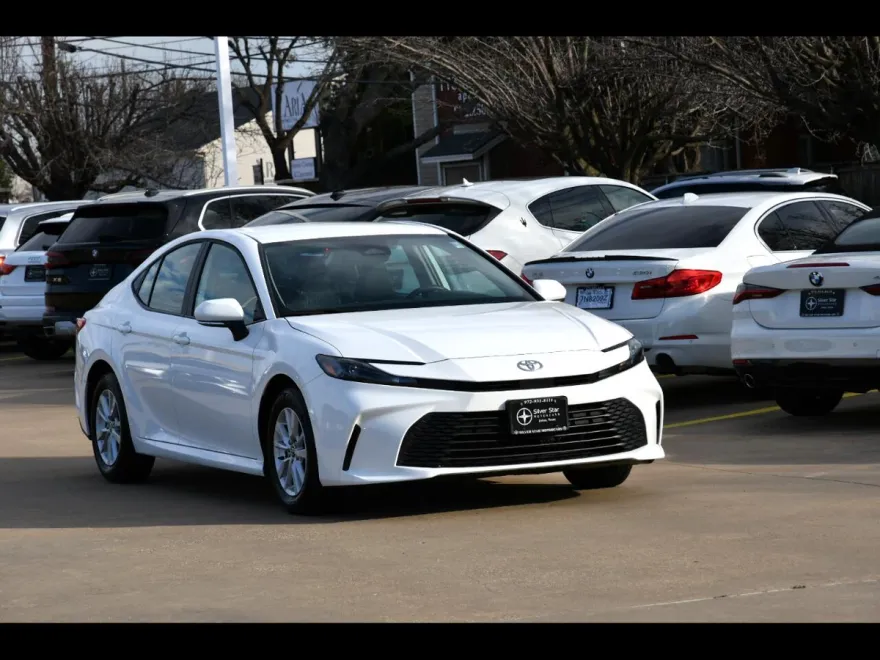 2025 Toyota Camry LE photo 1