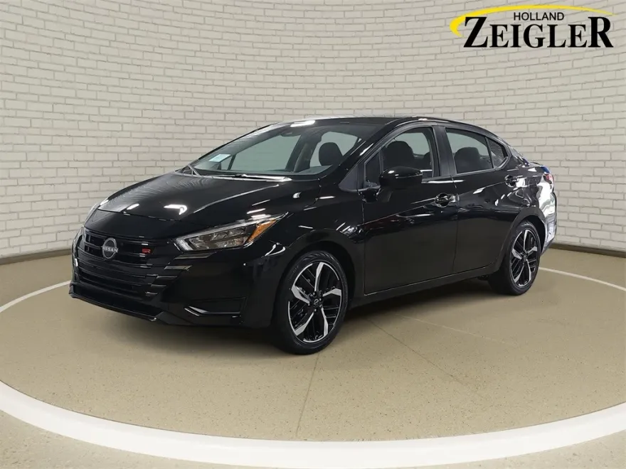 2025 Nissan Versa 1.6 SR photo 1