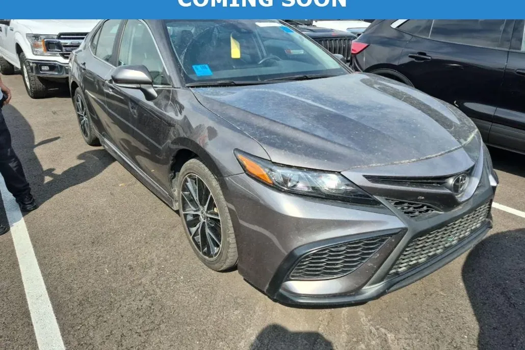 2024 Toyota Camry SE photo 1