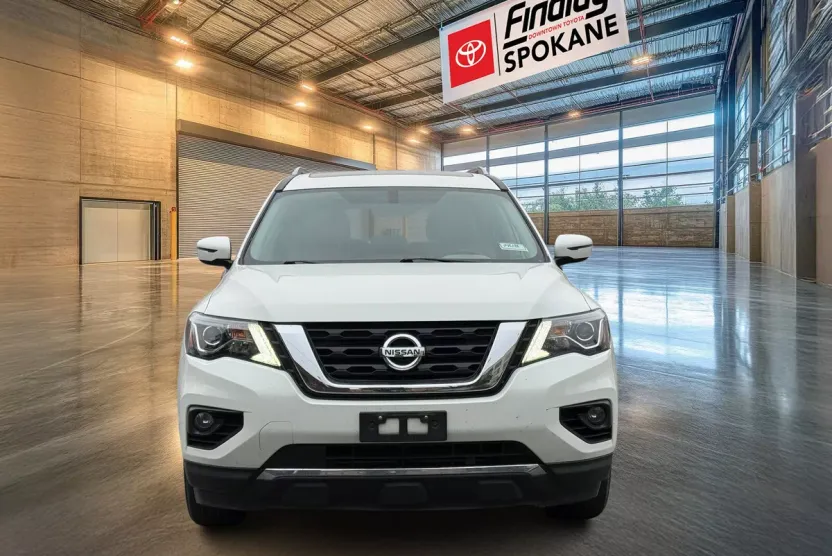 2017 Nissan Pathfinder SL photo 1